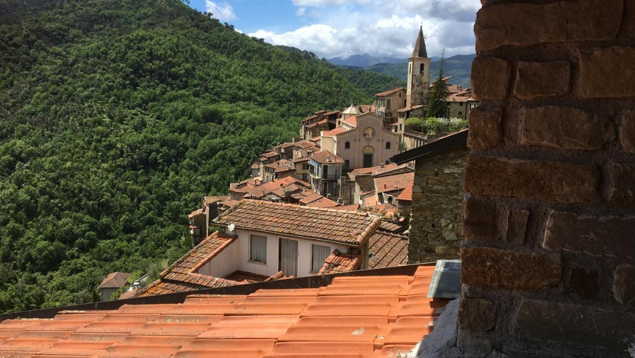 House In The Medieval Village Apricale Bagian luar foto