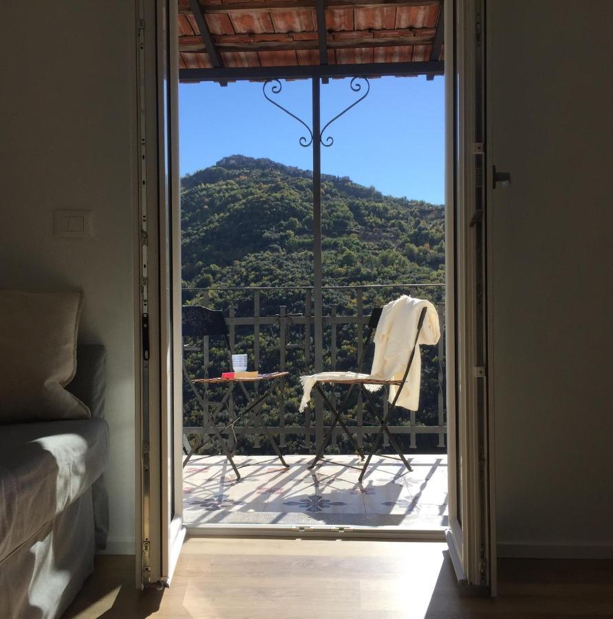 House In The Medieval Village Apricale Bagian luar foto