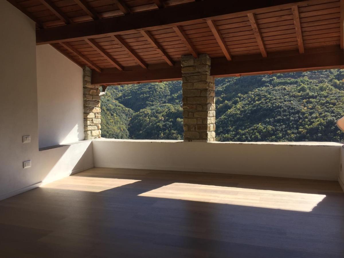House In The Medieval Village Apricale Bagian luar foto