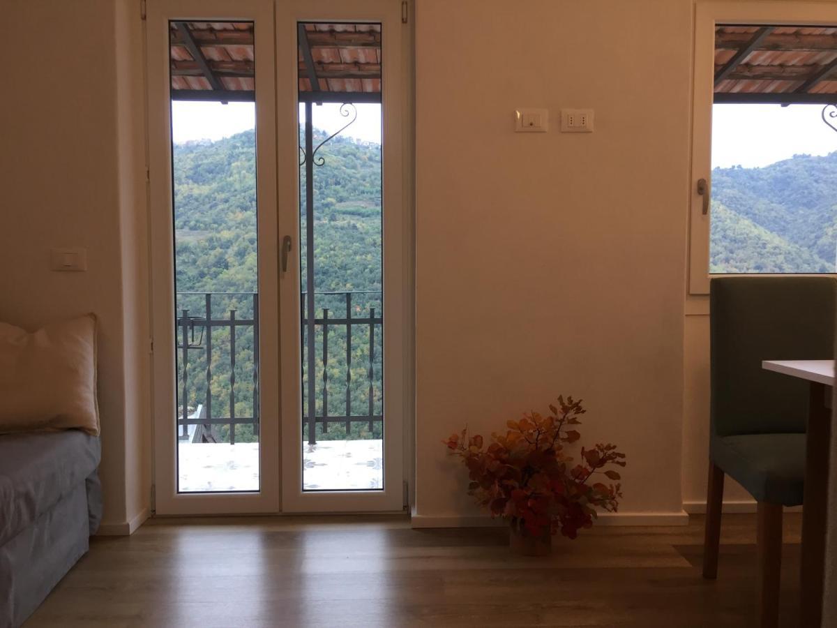 House In The Medieval Village Apricale Bagian luar foto