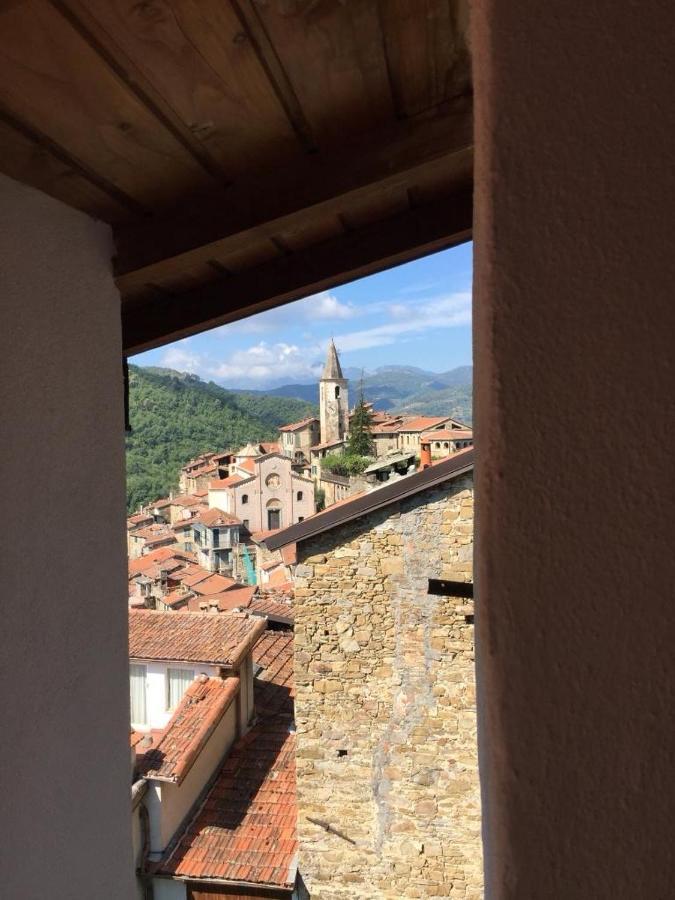 House In The Medieval Village Apricale Bagian luar foto