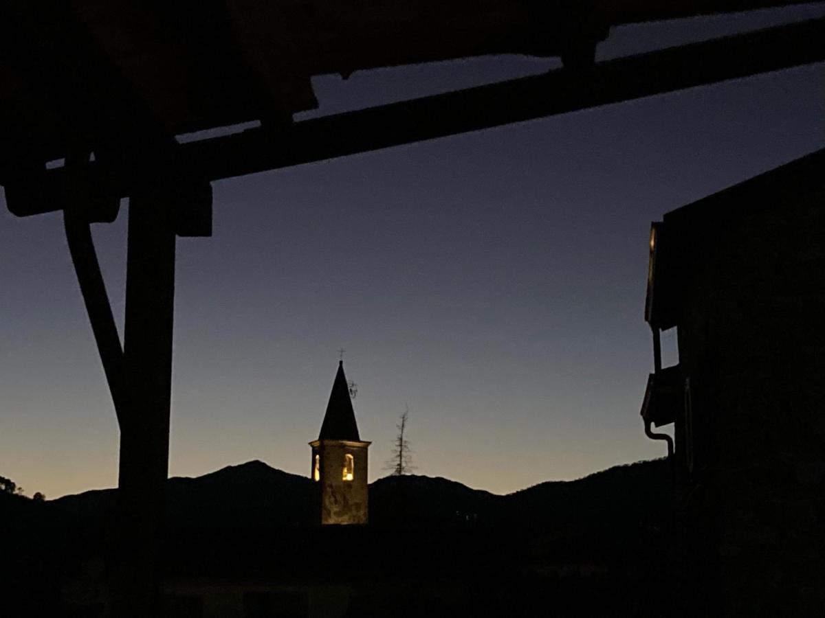 House In The Medieval Village Apricale Bagian luar foto