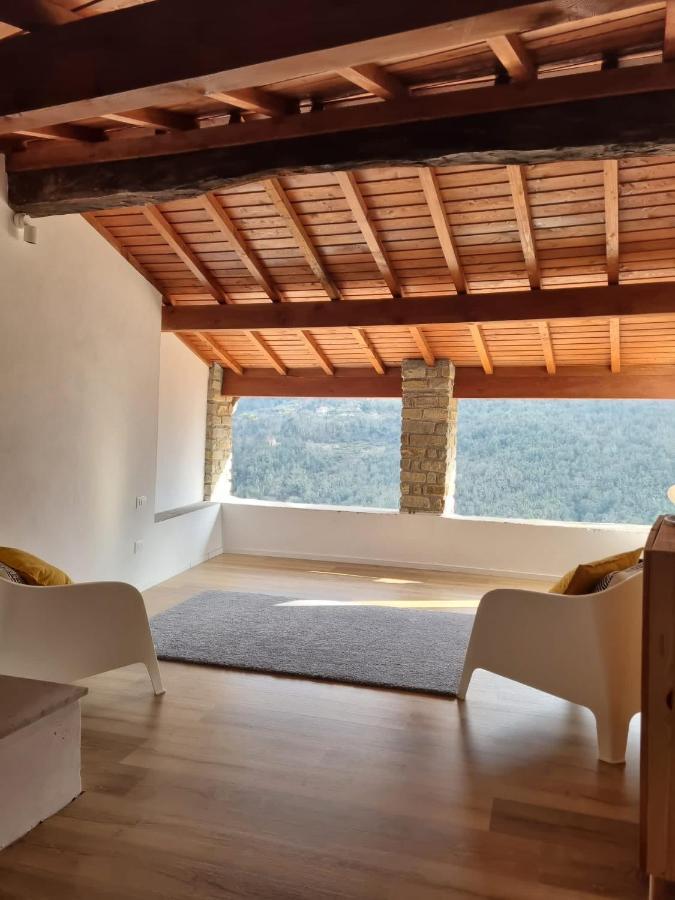 House In The Medieval Village Apricale Bagian luar foto