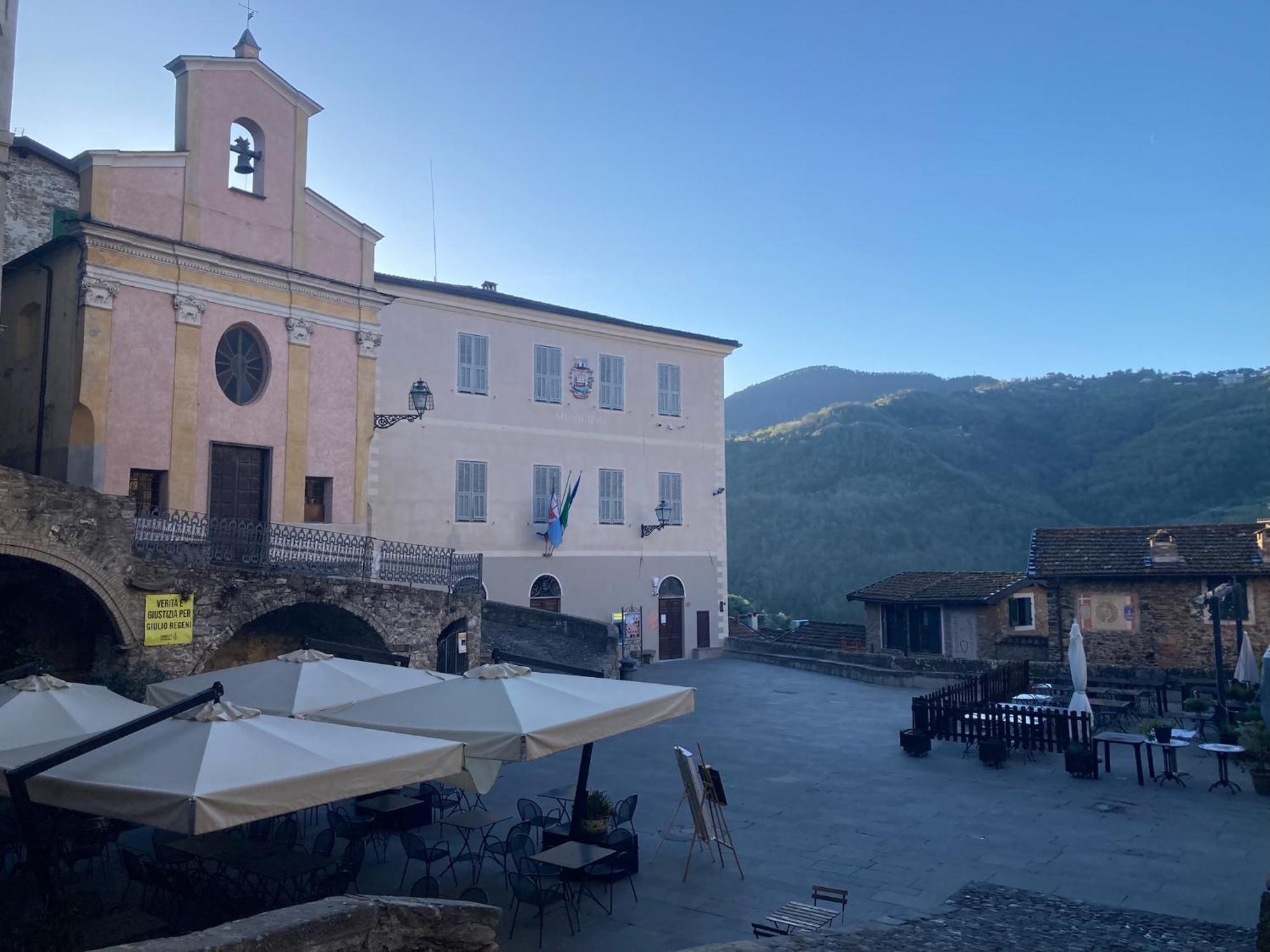 House In The Medieval Village Apricale Bagian luar foto